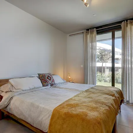 Peaceful With Views And Garden Apartment *