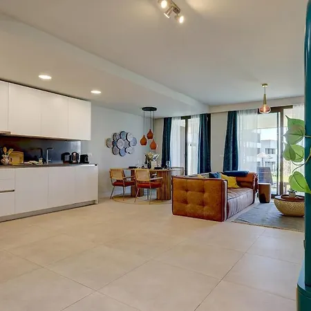 Peaceful With Views And Garden Apartment Estepona