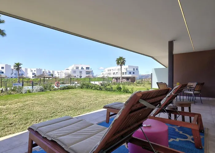 Peaceful With Views And Garden Appartement