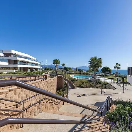 Peaceful With Views And Garden Apartment