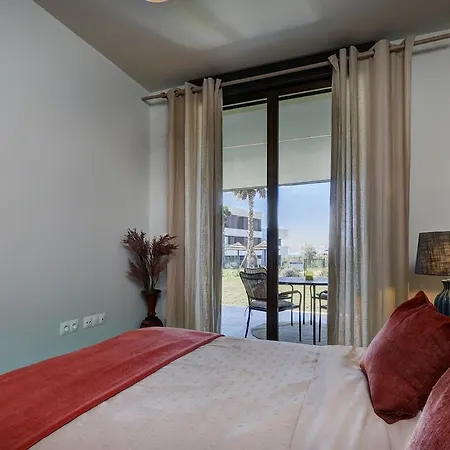 Peaceful With Views And Garden Apartment Estepona