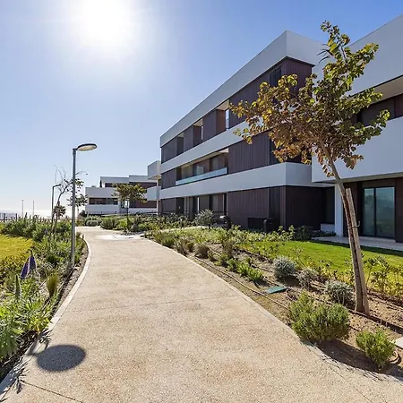 Peaceful With Views And Garden Apartment *