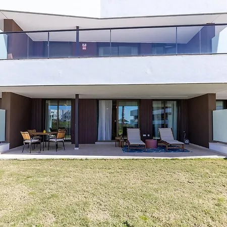 Peaceful With Views And Garden شقة إِستيبونا