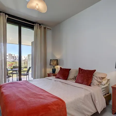 Peaceful With Views And Garden Apartment