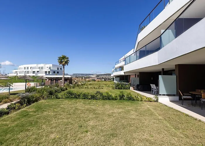 Peaceful With Views And Garden إِستيبونا