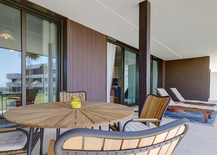 Peaceful With Views And Garden إِستيبونا