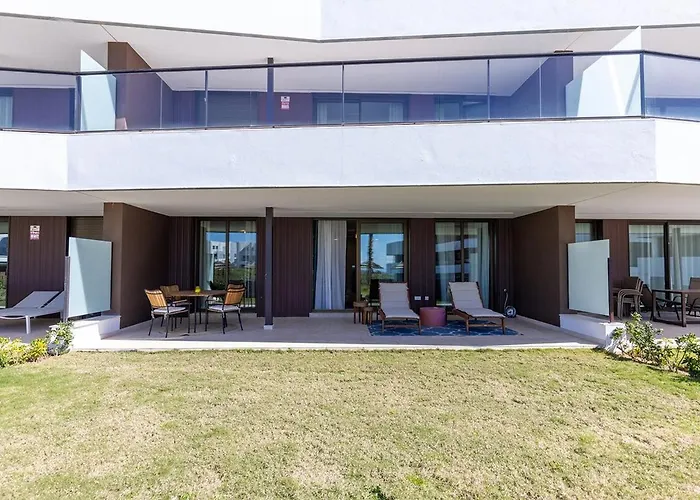 Peaceful With Views And Garden شقة إِستيبونا