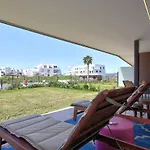 Peaceful With Views And Garden Apartment