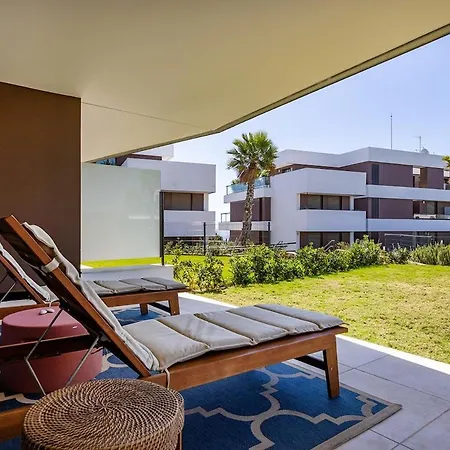 Peaceful With Views And Garden * 埃斯特波纳