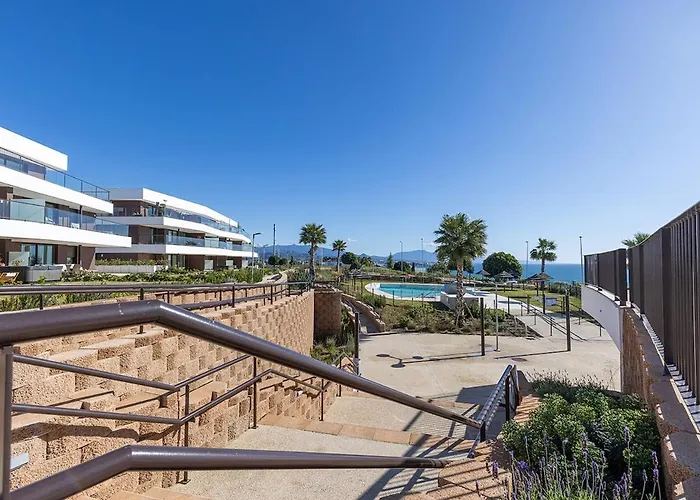 Peaceful With Views And Garden Apartment