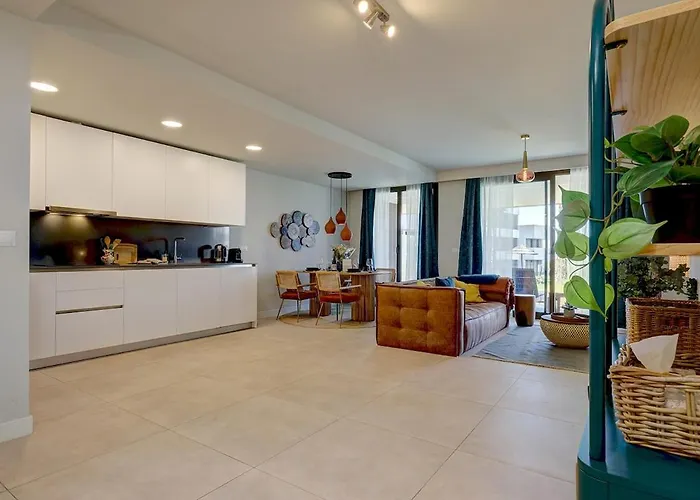 Peaceful With Views And Garden Apartment Estepona