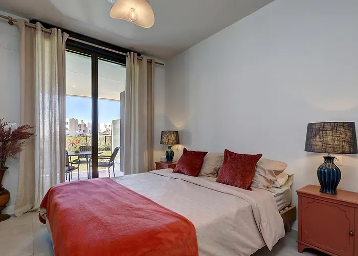 Peaceful With Views And Garden Apartment