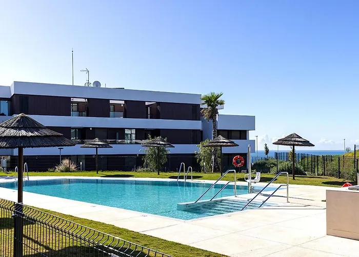 Peaceful With Views And Garden Apartment